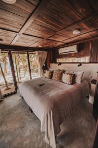 Postel nebo postele na pokoji v ubytování Papaya Playa Project, Tulum, a Member of Design Hotels