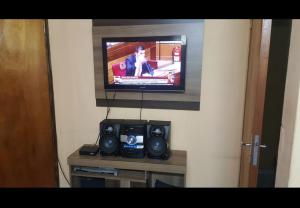 a tv on a wall in a room at Habitación en casa zona Asunción in Asunción