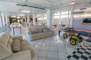 Ο χώρος του lounge ή του μπαρ στο Natalina Pousada & Restaurante