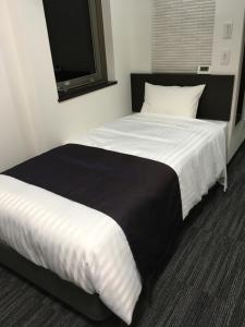 Postel nebo postele na pokoji v ubytování Shinbashi Urban Hotel