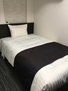 Postel nebo postele na pokoji v ubytování Shinbashi Urban Hotel