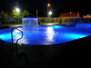 Bazén v ubytování Camping Paradis Le Royon nebo v jeho okolí