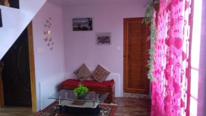 Posezení v ubytování Yashita Homestay
