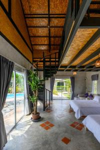 Postel nebo postele na pokoji v ubytování Loftpical Resort + 37 fotografií