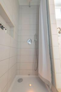 Kúpeľňa v ubytovaní Gregos Rooftop Suite City Center w. Sea View