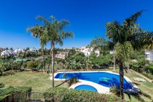 View ng pool sa Luxury Townhouse Golden Mile o sa malapit