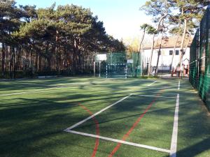 Tenis lub squash w obiekcie Apartament Fala Bryza lub w pobliżu