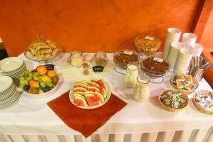 Makanan di atau di tempat lain dekat hotel