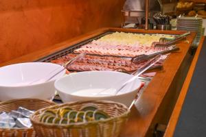 Makanan di atau di tempat lain dekat hotel