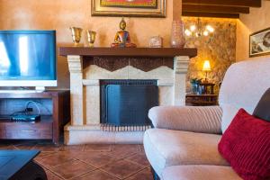 Posezení v ubytování Alzina Villa 5 bedrooms with pool in Sa Coma Bunyola at the foot of the Sierra de Tramuntana but close to Palma