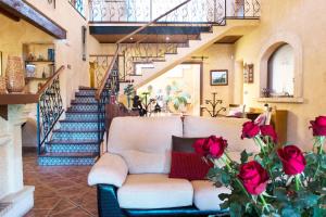 Posezení v ubytování Alzina Villa 5 bedrooms with pool in Sa Coma Bunyola at the foot of the Sierra de Tramuntana but close to Palma