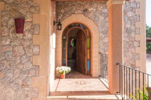 Fotografie z fotogalerie ubytování Alzina Villa 5 bedrooms with pool in Sa Coma Bunyola at the foot of the Sierra de Tramuntana but close to Palma v destinaci Bunyola