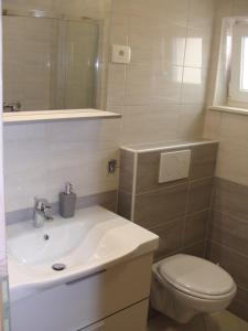 Ένα μπάνιο στο Apartmaji Ema +16 φωτογραφίες
