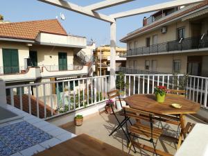 A balcony or terrace at Casa degli Avi,da zio Nino nel Borgo Marinaro