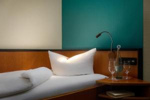 Letto o letti in una camera di Hetzel Hotel Stuttgart
