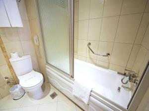 A bathroom at The Parma Hotel Downtown