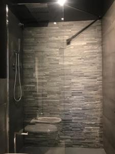 Baðherbergi á Lovely Apt Really Downtown - FREE PRIVATE PARKING INCLUDED! -