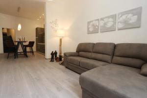 Setusvæði á Lovely Apt Really Downtown - FREE PRIVATE PARKING INCLUDED! -
