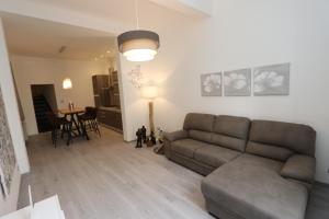 Setusvæði á Lovely Apt Really Downtown - FREE PRIVATE PARKING INCLUDED! -