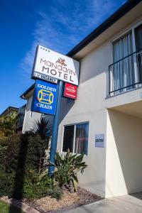 a building with a sign for a hotel at Mandarin Motel in Macksville