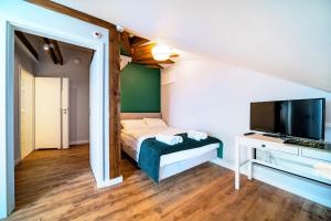 Telewizja i/lub zestaw kina domowego w obiekcie Apartment Zamojska 8 - Apartamenty GKM Lublin