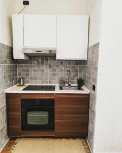 a kitchen with white cabinets and a sink at CENTRO e PARCO 10 min - flat in Monza in Monza
