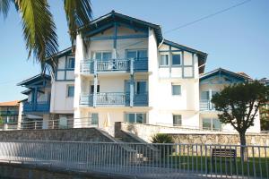 Gallery image of Hôtel & Résidence Vacances Bleues Orhoïtza in Hendaye