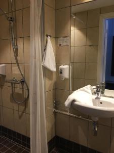 Vonios kambarys apgyvendinimo įstaigoje Klækken Hotel
