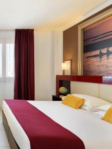 Postel nebo postele na pokoji v ubytování Kairos Garda Hotel