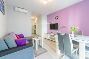 Televízia a/alebo spoločenská miestnosť v ubytovaní Lavanda Zadar - NEW apartment