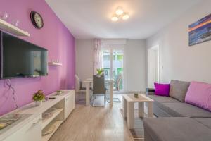 Televízia a/alebo spoločenská miestnosť v ubytovaní Lavanda Zadar - NEW apartment