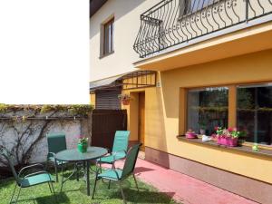 a patio with a table and chairs in front of a building at Martin´s House in Martin