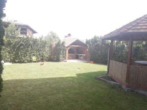 Un jardín fuera de Apartmani Milivojevic