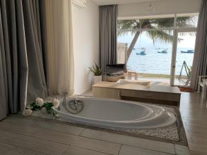 Phòng tắm tại HS Beach House Phu Quoc Island