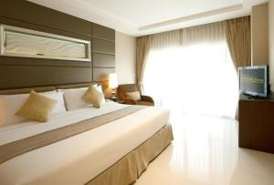 Ein Bett oder Betten in einem Zimmer der Unterkunft Intimate Hotel Pattaya - SHA Extra Plus