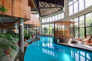 Bazén v ubytování Club Himalaya, by ACE Hotels nebo v jeho okolí