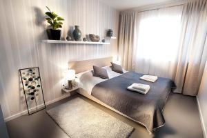 Posteľ alebo postele v izbe v ubytovaní Apartmány Ladná