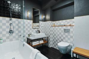 Kúpeľňa v ubytovaní ARTHOTEL STALOWA 52