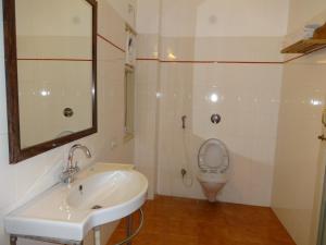 Phòng tắm tại Aashiya Haveli