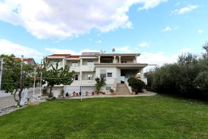 Vonkajšia záhrada v ubytovaní Villa Mičić