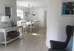 Posezení v ubytování Sea Lodge Holiday Home by Trident Holiday Homes + 19 fotografií