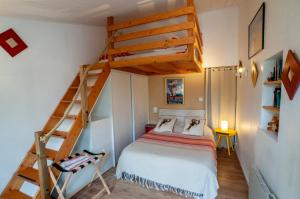 Voodi või voodid majutusasutuse Les Yeux Bleus Bed & Breakfast toas