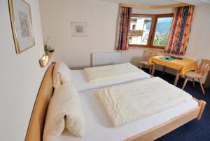 Postel nebo postele na pokoji v ubytování Apart Hotel Garni Kofler
