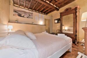 Ένα ή περισσότερα κρεβάτια σε δωμάτιο στο Wine Apartments Florence Trebbiano