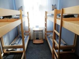 Poschodová posteľ alebo postele v izbe v ubytovaní YourHostel
