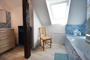 Ένα μπάνιο στο Hyper Centre - Cosy Appartement avec Cachet +4 φωτογραφίες