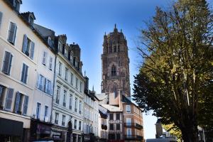 a tall clock tower in the middle of a city at Hyper Centre - Cosy Appartement avec Cachet in Rodez