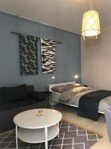 Postel nebo postele na pokoji v ubytování KALAMATA CITY CENTER STUDIO