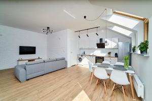 Kuchyňa alebo kuchynka v ubytovaní Apartamenty Muzyczna 14