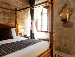 a bedroom with a bed and a window at The 3Cities Auberge in Cospicua